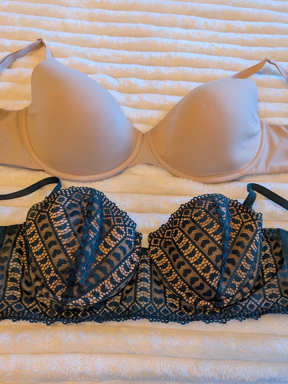 Skims Nude T-Shirt Bra & Adoreme Dark Green Lace Bras 32DDD